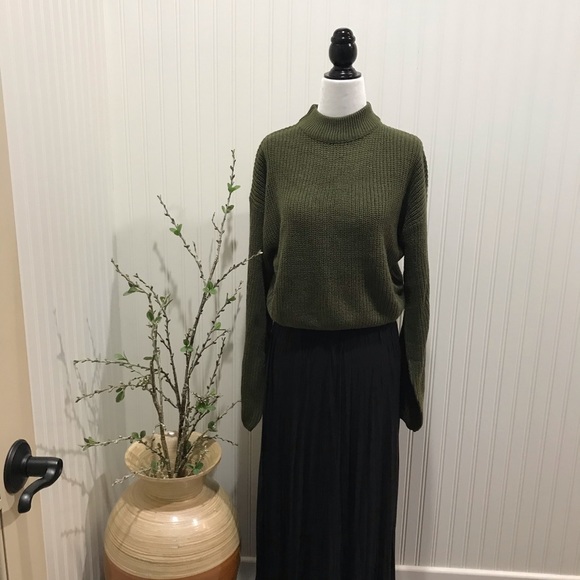 CROPPED OLIVE GREEN SWEATER - Picture 3 of 10
